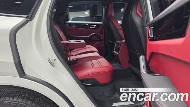Porsche Cayenne 2019 — ფოტო 11/20