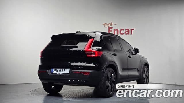 Volvo XC40 2024 — Фото 2/20