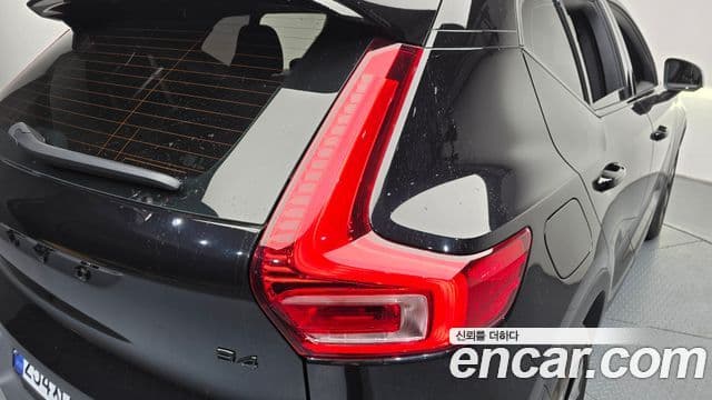 Volvo XC40 2024 — Şəkil 22/34