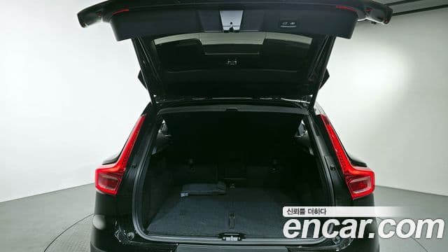 Volvo XC40 2024 — Şəkil 9/34