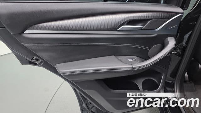 BMW X3 2022 — Photo 28/33