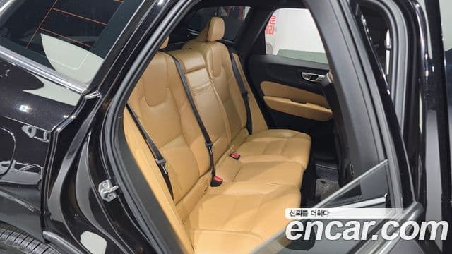 Volvo XC60 2018 — Şəkil 12/20