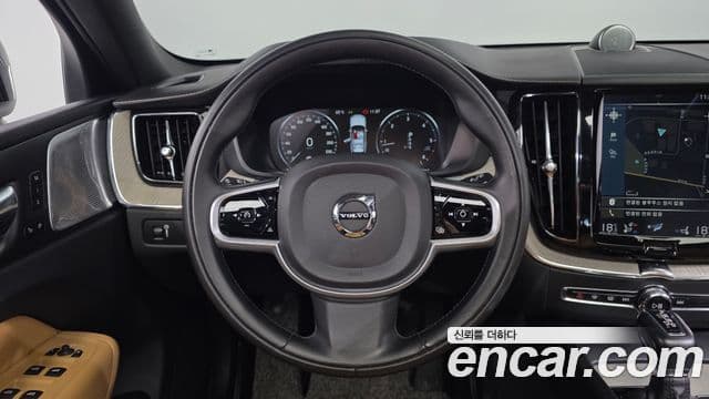 Volvo XC60 2018 — Şəkil 15/20