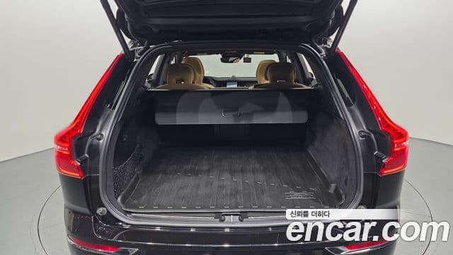 Volvo XC60 2018 — Şəkil 17/20