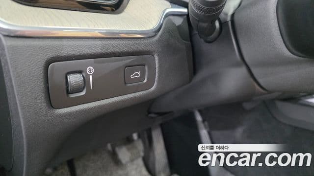 Volvo XC60 2018 — Şəkil 19/20