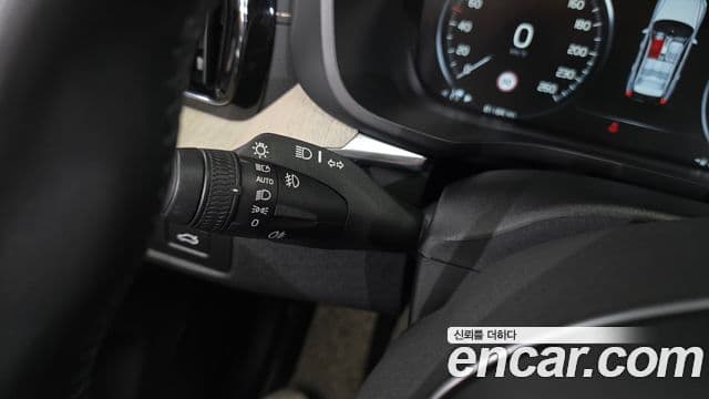 Volvo XC60 2018 — Şəkil 20/20