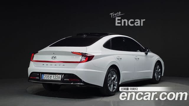Hyundai Sonata 2022 — Фото 1/20