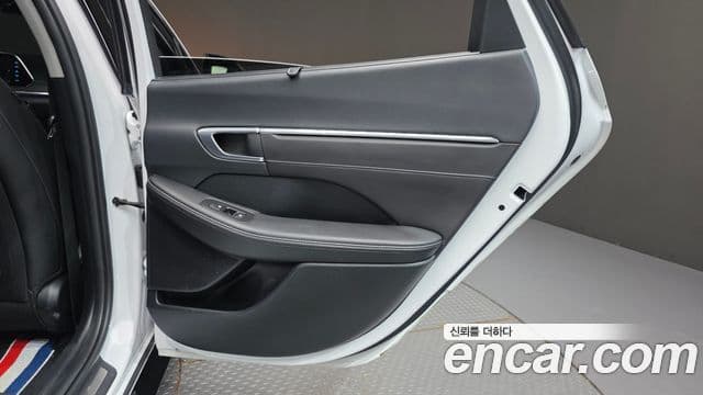 Hyundai Sonata Hybrid 2022 — Şəkil 24/33