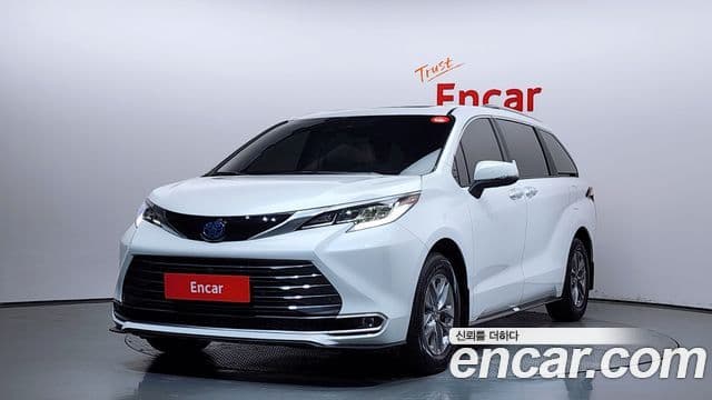 Toyota Sienna 2024 — Фото 1/20