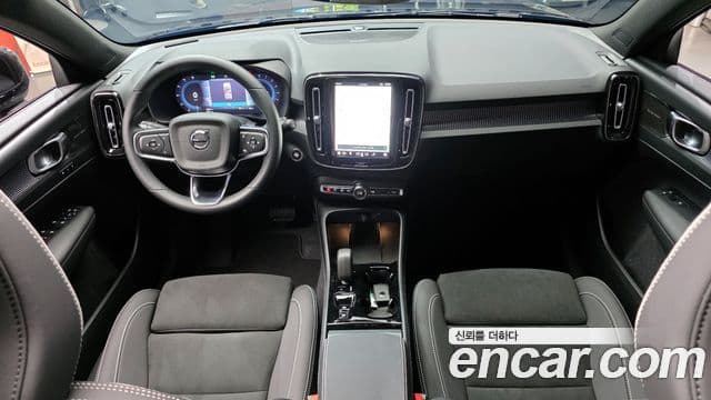 Volvo XC40 2025 — Şəkil 7/20