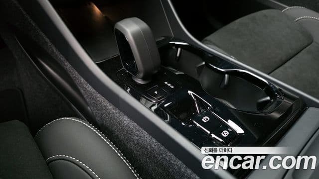 Volvo XC40 2025 — Şəkil 9/20