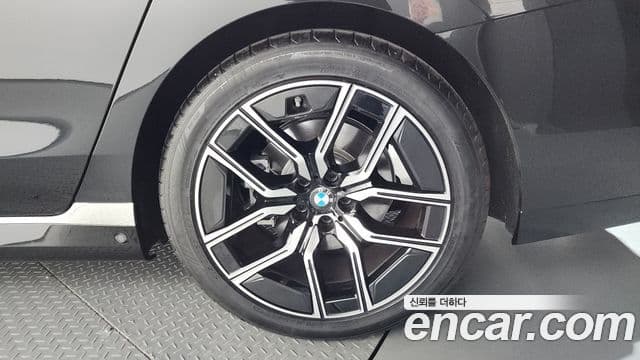 BMW 7 Series 2025 — Photo 7/37