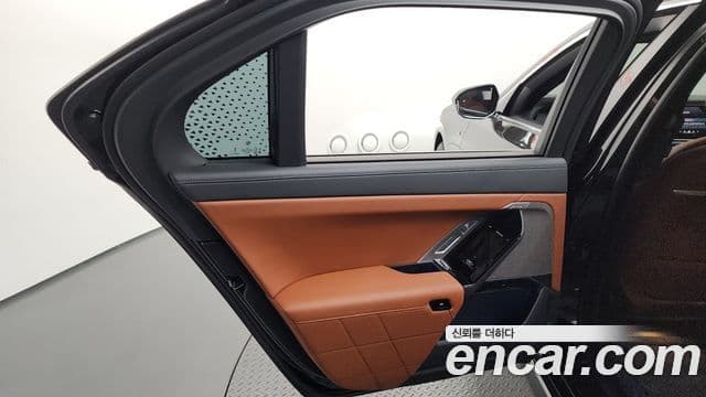 BMW 7 Series 2025 — Photo 1/37