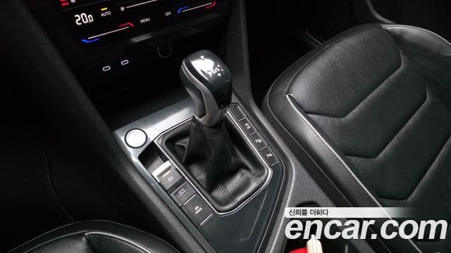 Volkswagen Tiguan 2021 — ფოტო 9/20