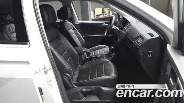 Volkswagen Tiguan 2021 — ფოტო 11/20