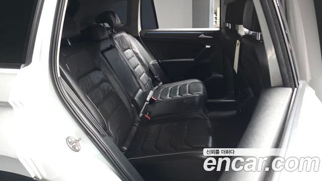 Volkswagen Tiguan 2021 — ფოტო 12/20