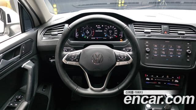 Volkswagen Tiguan 2021 — ფოტო 13/20