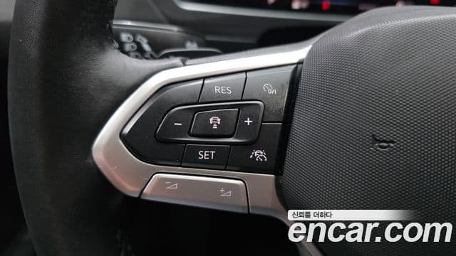 Volkswagen Tiguan 2021 — ფოტო 17/20