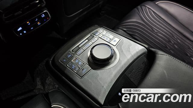 Genesis Electrified G80 2022 — ფოტო 18/20