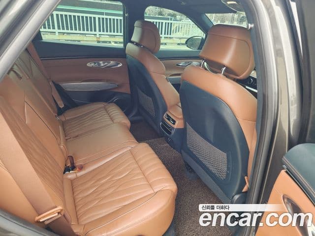 Genesis GV70 2023 — ფოტო 13/20