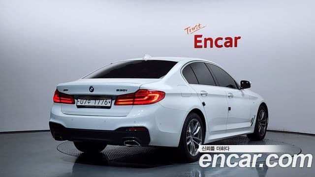 BMW 5 Series 2018 — ფოტო 2/20