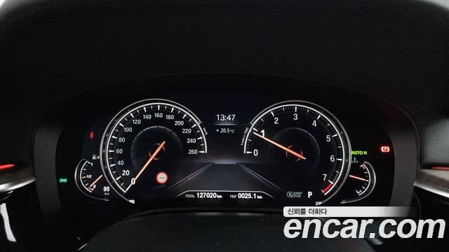 BMW 5 Series 2018 — ფოტო 8/20