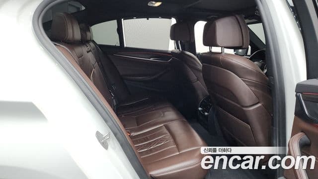 BMW 5 Series 2018 — ფოტო 11/20