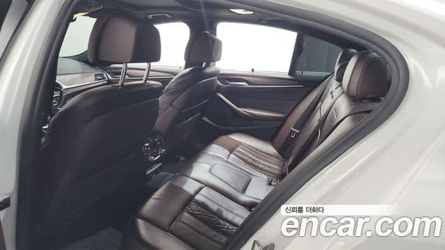 BMW 5 Series 2018 — ფოტო 20/20