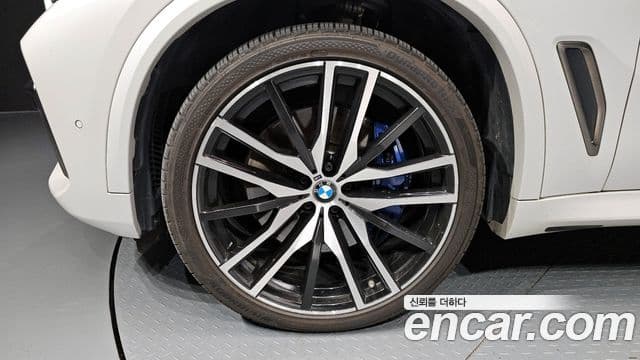 BMW X5 2019 — Photo 2/20