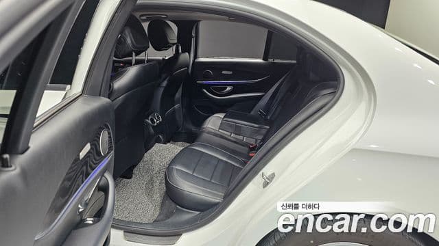 Mercedes-Benz E-Class 2018 — Şəkil 12/20