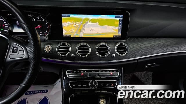 Mercedes-Benz E-Class 2018 — Şəkil 13/20