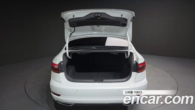 Volkswagen Jetta 2021 — Şəkil 19/20