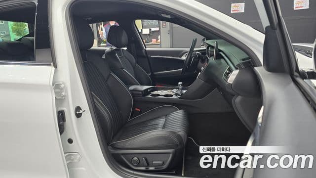 Genesis G70 2020 — Photo 19/20