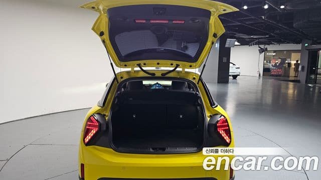 Mini Cooper C 2025 — Photo 25/33