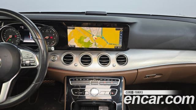 Mercedes-Benz E-Class 2018 — ფოტო 7/20