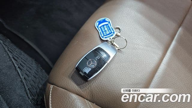 Mercedes-Benz E-Class 2018 — ფოტო 8/20