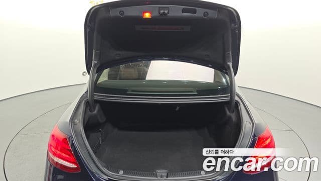 Mercedes-Benz E-Class 2018 — ფოტო 18/20