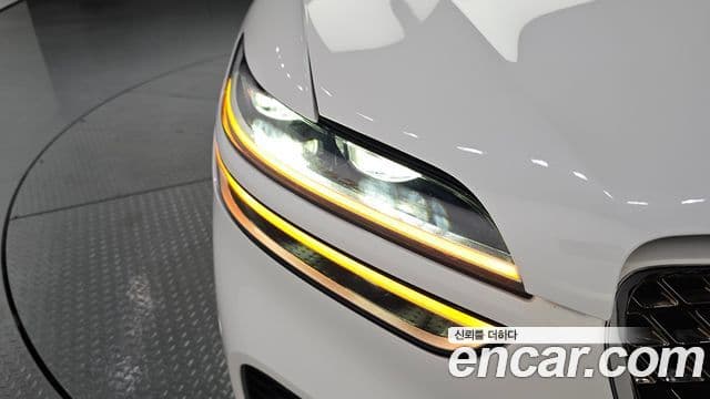 Genesis GV70 2021 — ფოტო 8/30