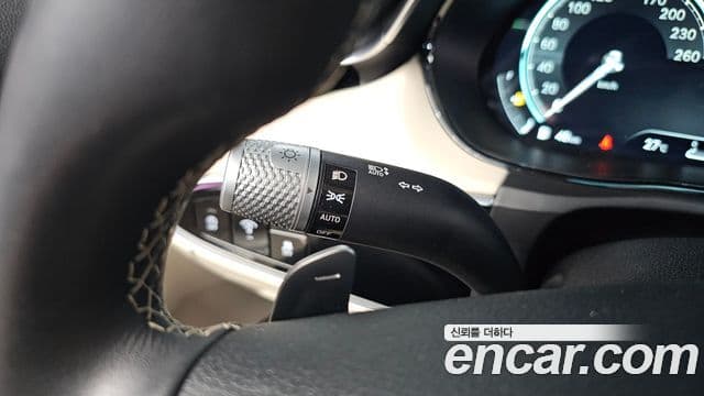 Genesis GV70 2021 — ფოტო 21/30