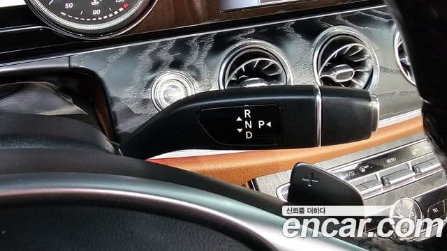Mercedes-Benz E-Class 2018 — ფოტო 9/20