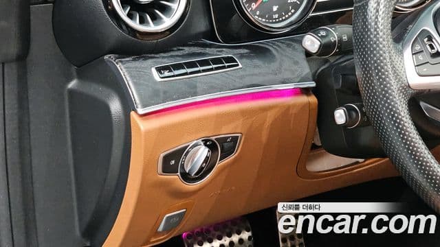 Mercedes-Benz E-Class 2018 — ფოტო 20/20