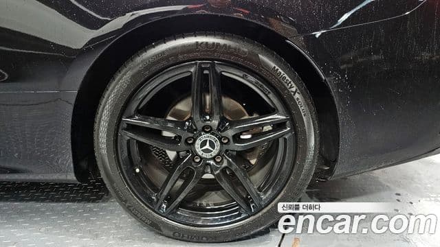 Mercedes-Benz E-Class 2018 — Photo 19/33