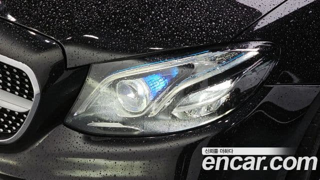 Mercedes-Benz E-Class 2018 — Photo 1/33
