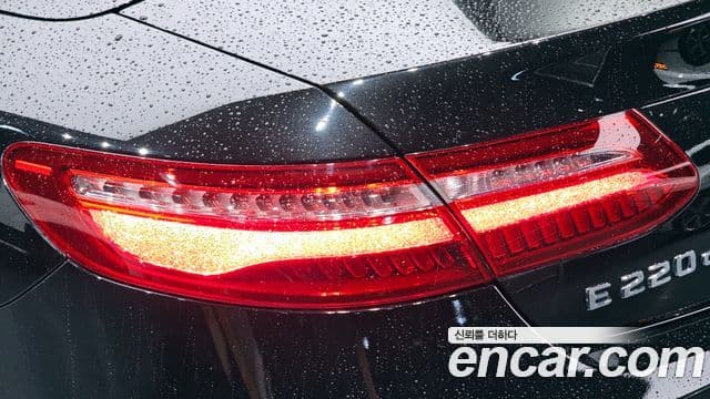 Mercedes-Benz E-Class 2018 — Photo 20/33