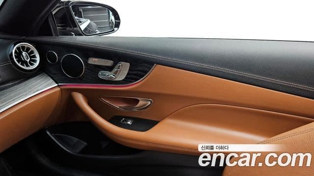 Mercedes-Benz E-Class 2018 — Photo 25/33