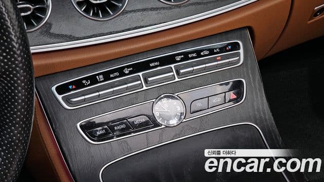 Mercedes-Benz E-Class 2018 — Photo 12/33