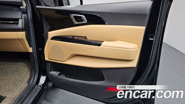 Kia Carnival 2021 — Photo 2/39