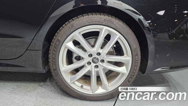 Audi A7 2023 — Photo 12/33
