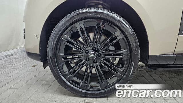Land Rover Range Rover 2024 — фото 4 из 20