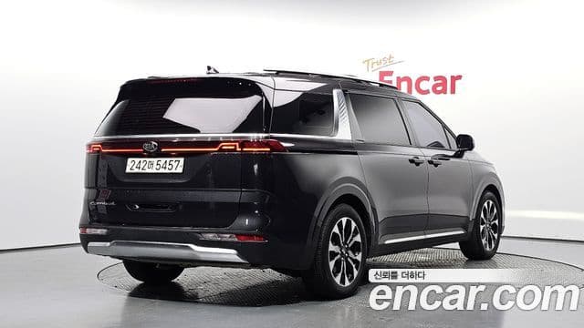 Kia Carnival 2020 — ფოტო 1/20